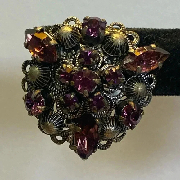 SILVER AND PURPLE VINTAGE CLIP ON EARRINGS. 💜💜💜 - Picture 4 of 8